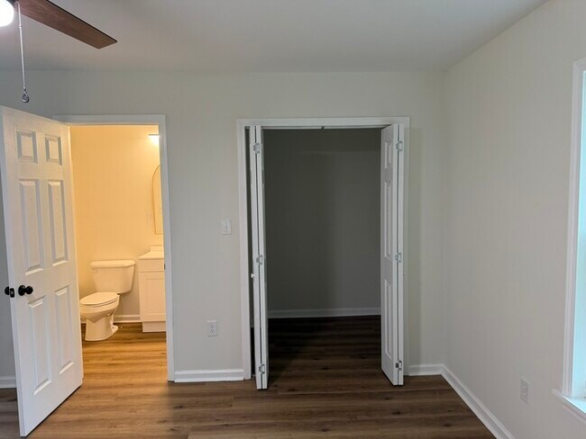 Building Photo - 3 Bed House