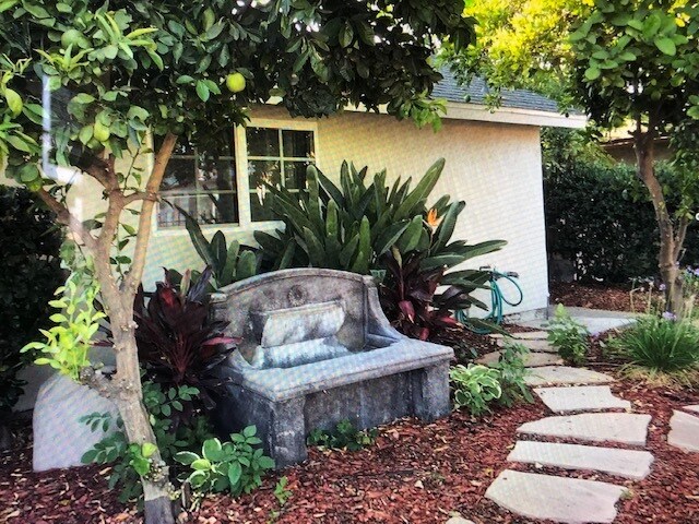 Private Entrance - 7307 Anatola Ave