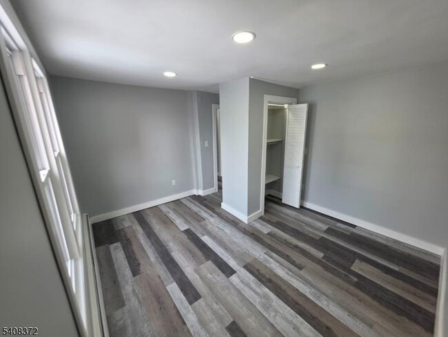 Building Photo - 115 Grant Ave