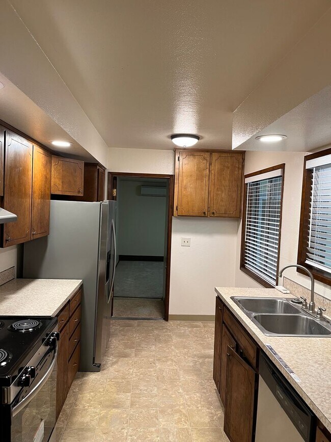 Building Photo - Mid-Mod on Missoula- Single Story!