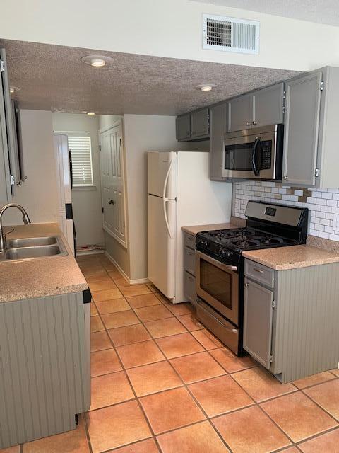 Building Photo - 4 Rainbow Rd