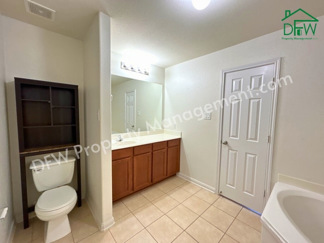 Building Photo - 10009 Iron Ridge Dr