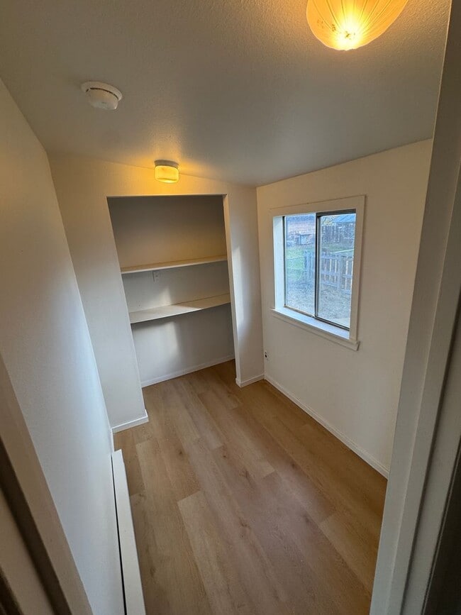 Building Photo - Relaxed Living in West Ellensburg