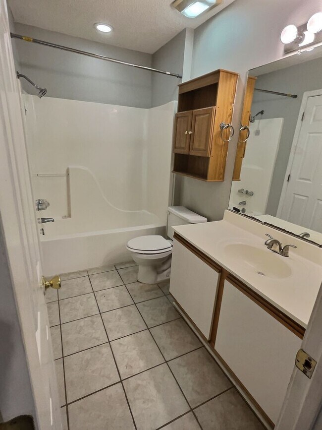 Building Photo - 8100-8104 Exchange St