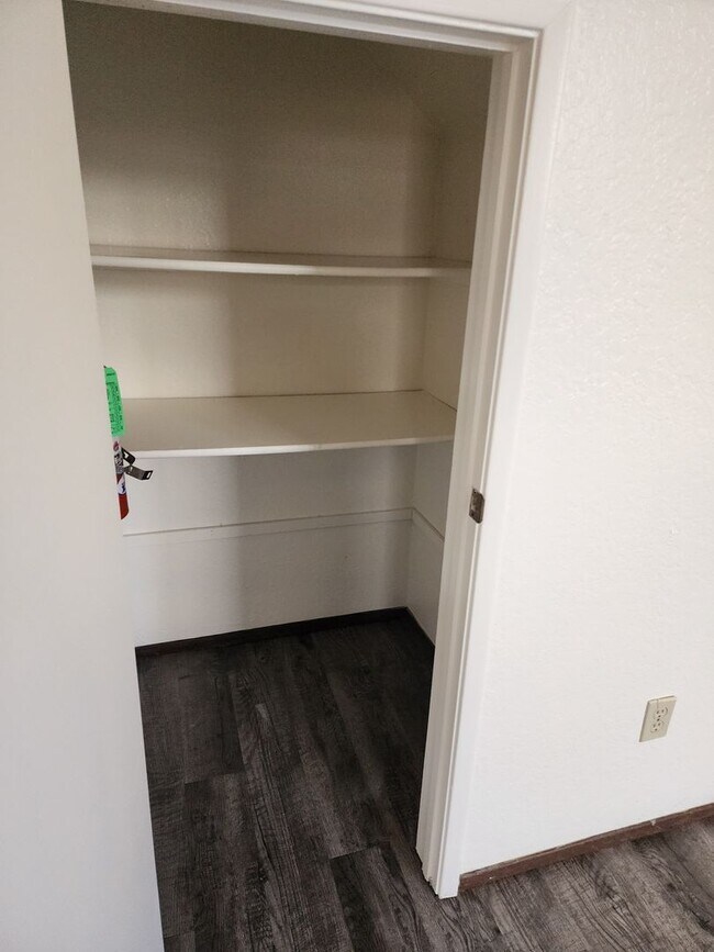 Building Photo - 1313 Claus Rd