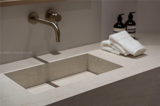 Building Photo - 5959 Collins Ave