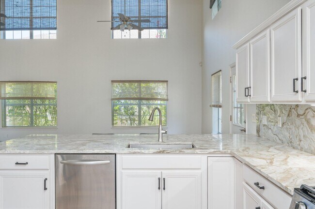 Building Photo - 265 Chipola Cove