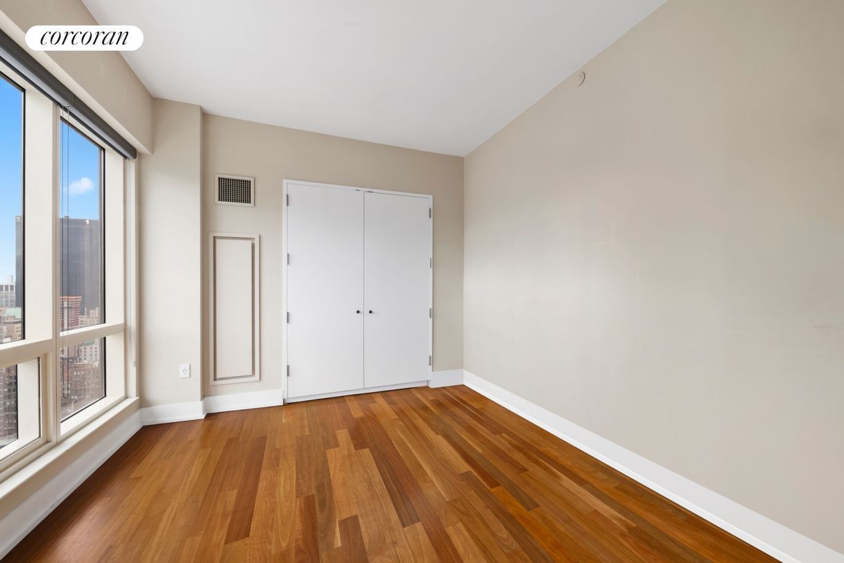 Building Photo - 350 W 42nd St