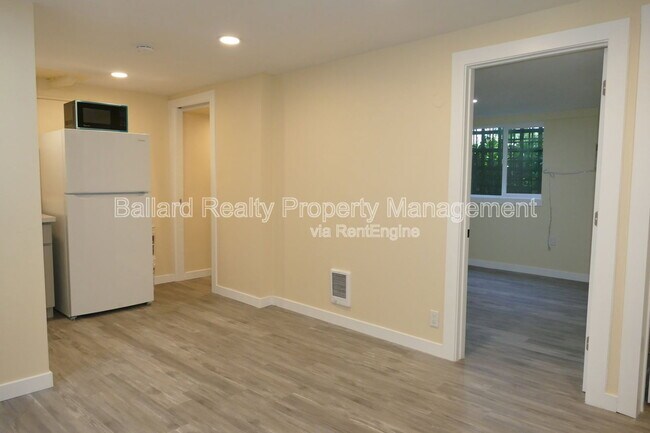 Building Photo - 469 N 36th St