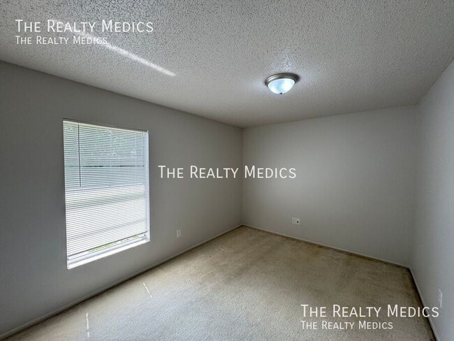Building Photo - 2144 E Parkton Dr