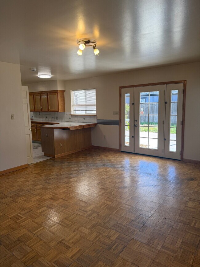 Building Photo - Ranch Style 3 bed, 1-1/2 bath Aurora Home ...