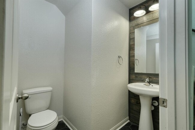 Building Photo - 5033 Cressler Ln