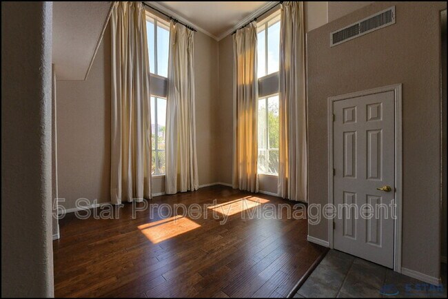Building Photo - 6598 Eagle Ridge Dr