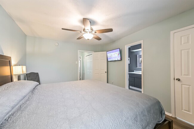 Building Photo - 1415 Ramada Dr