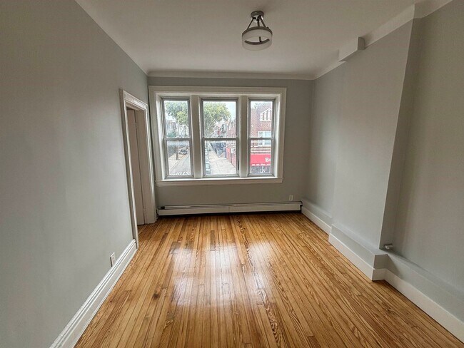 Building Photo - 567 West Side Ave
