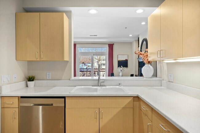 Building Photo - 1037 Williamson St