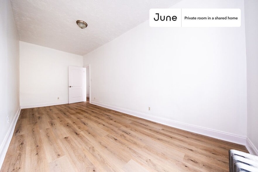 Building Photo - Private bedroom in 4 bed/1 bath Home