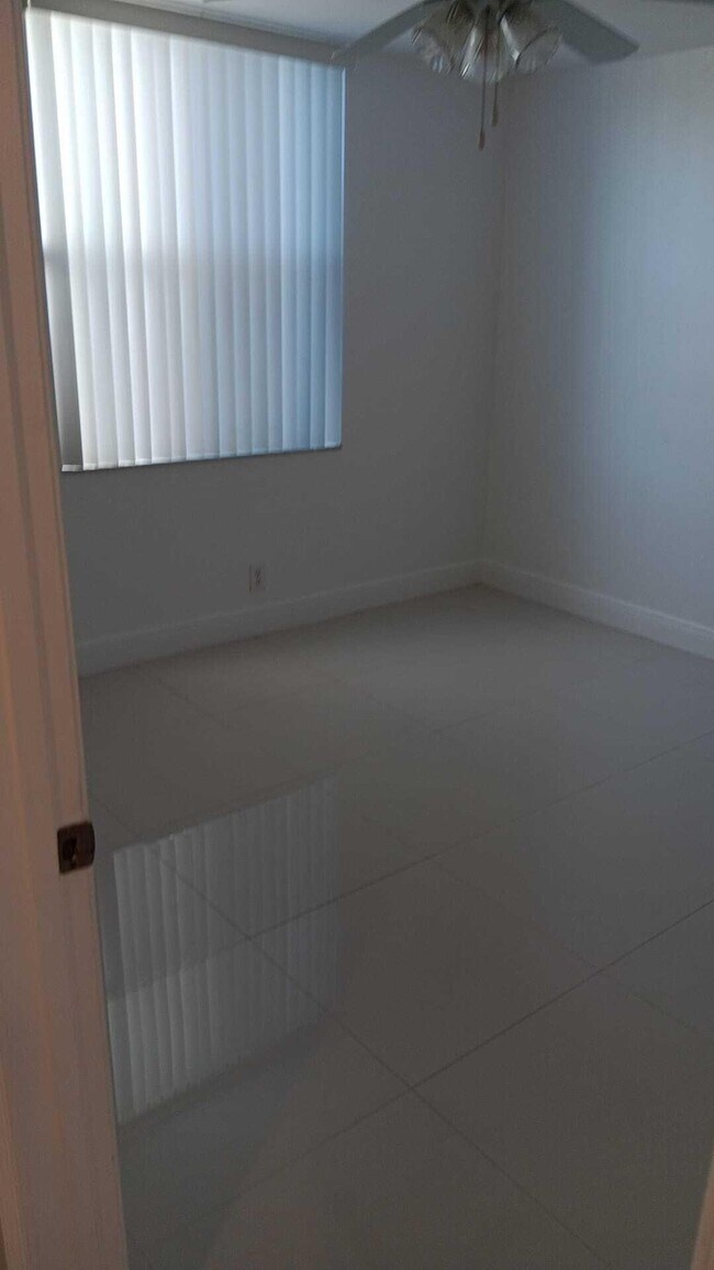Building Photo - 370 NW 76th Ave
