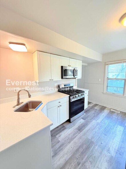 Building Photo - 19148 Hilton Dr