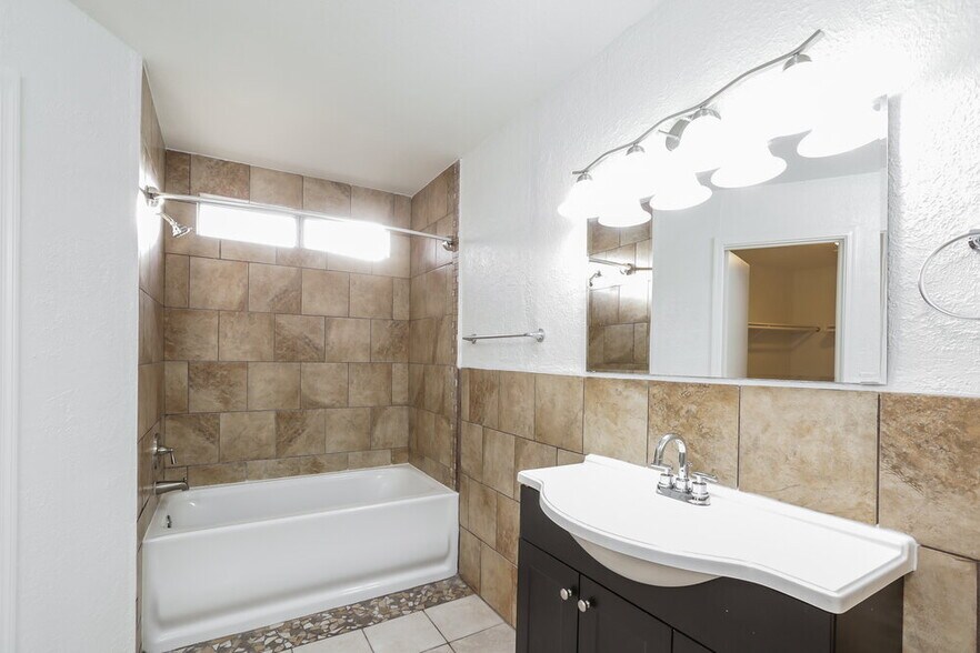 Building Photo - 8771 W Ocotillo Rd