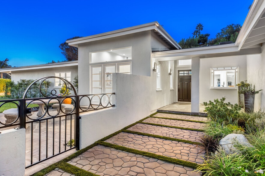 Building Photo - 341 Surfview Dr