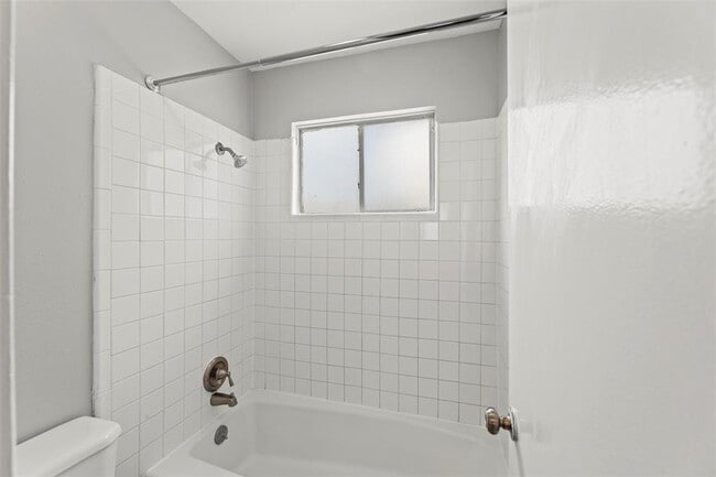 Building Photo - 11111 Midhurst Dr