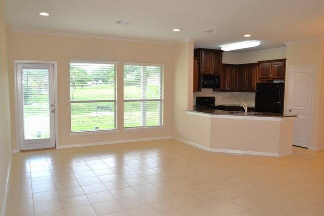 Building Photo - 336 Lazy Ln