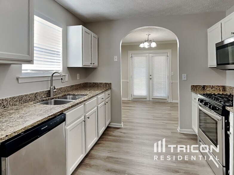 Building Photo - 5085 Towne Park Dr