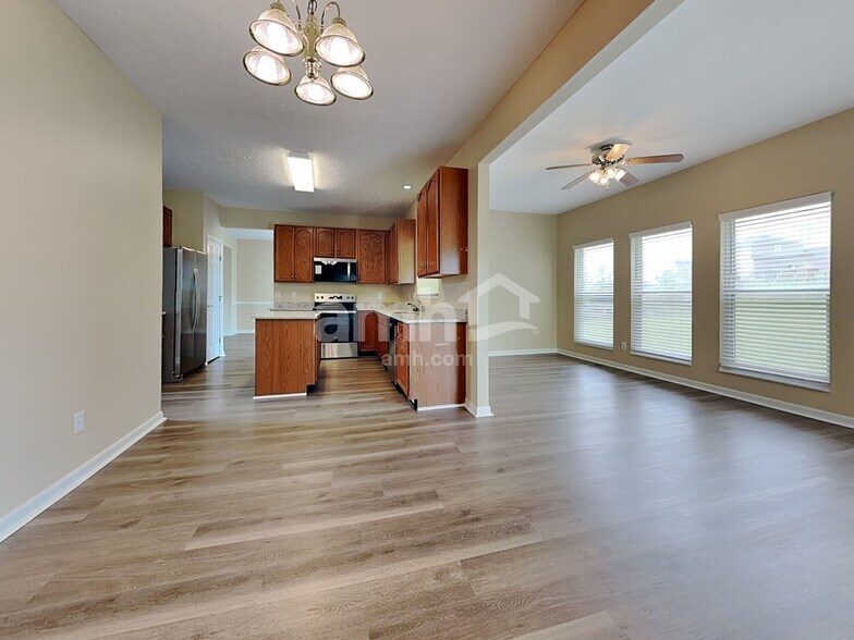 Building Photo - 4558 Randall Dr
