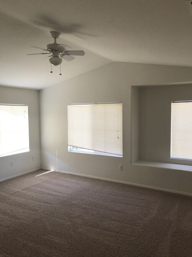 Building Photo - Ready Now! Cul-De-Sac Murrieta Beauty!!