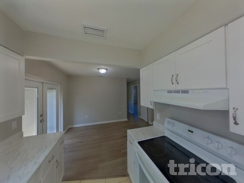 Building Photo - 4000 Berkshire Dr