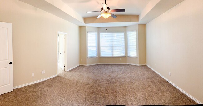 Building Photo - Popular DR Horton Sierra floor plan. 4 bed, 2 1/2 bath, 3 car garage, single story on a corner lo...