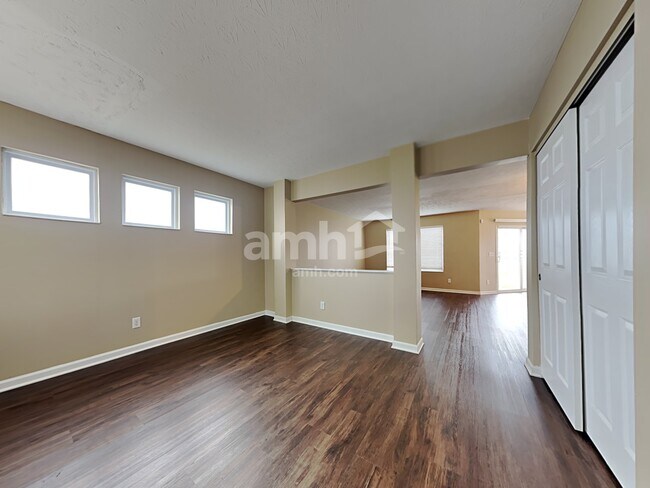 Building Photo - 6580 Riverview Ave