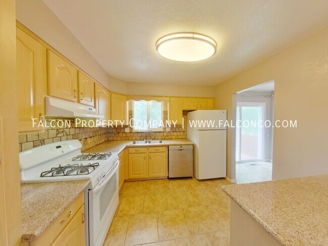 Building Photo - 1339 Hathaway Dr