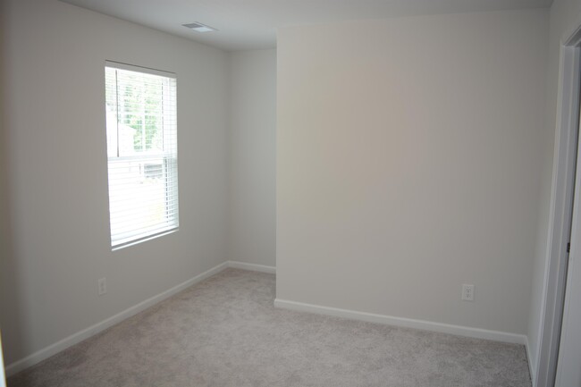 Building Photo - 840 Bellewood Gardens Dr