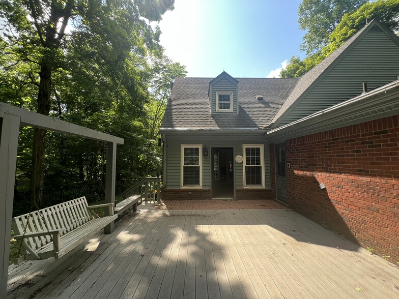 Building Photo - 1075 Woodland Ave