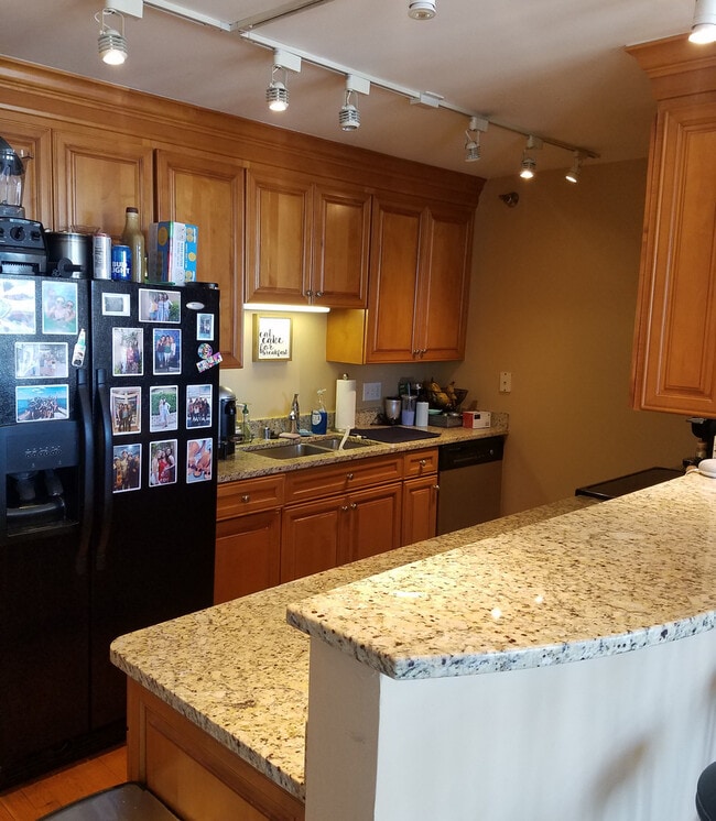 Building Photo - 345 N LaSalle St