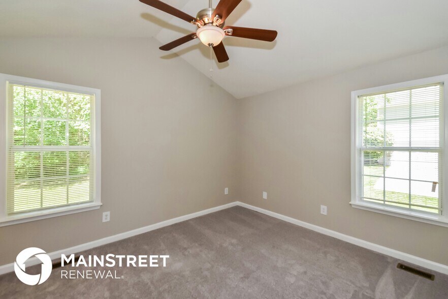 Building Photo - 522 Willow Creek Dr