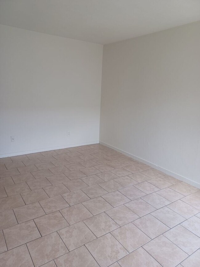 Building Photo - Oceana Duplex