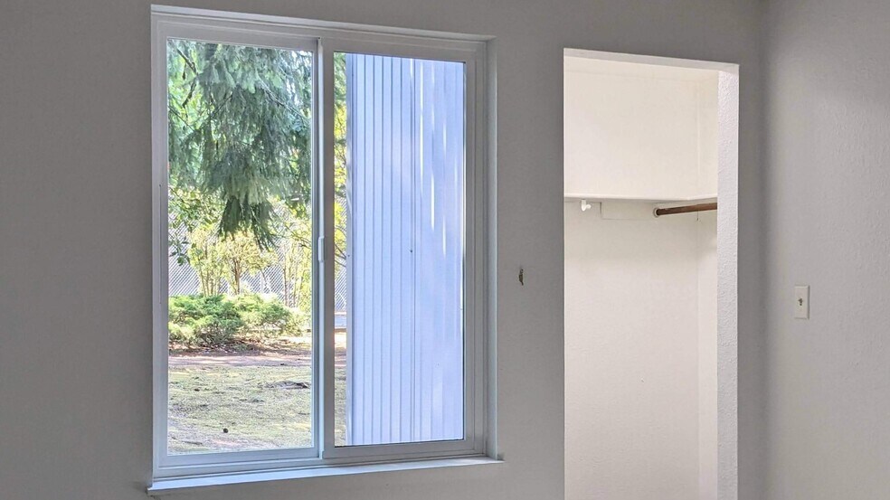 Building Photo - 14635 NE 32nd St