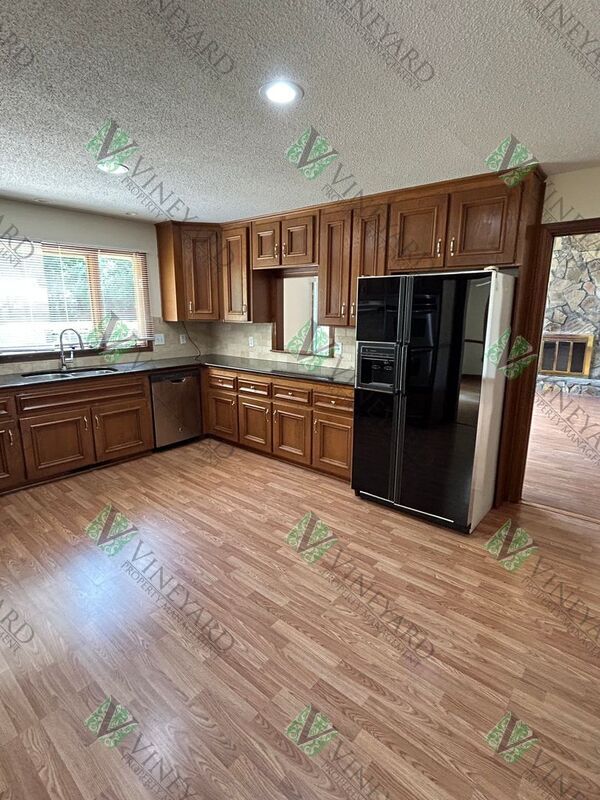 Building Photo - 115 Nesbit Ferry Pl