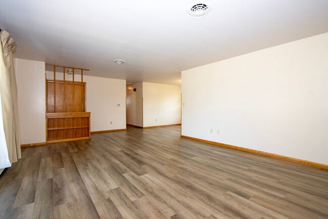 Building Photo - Charming Ranch Home