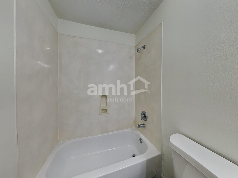 Building Photo - 2338 Colonial Springs Ln