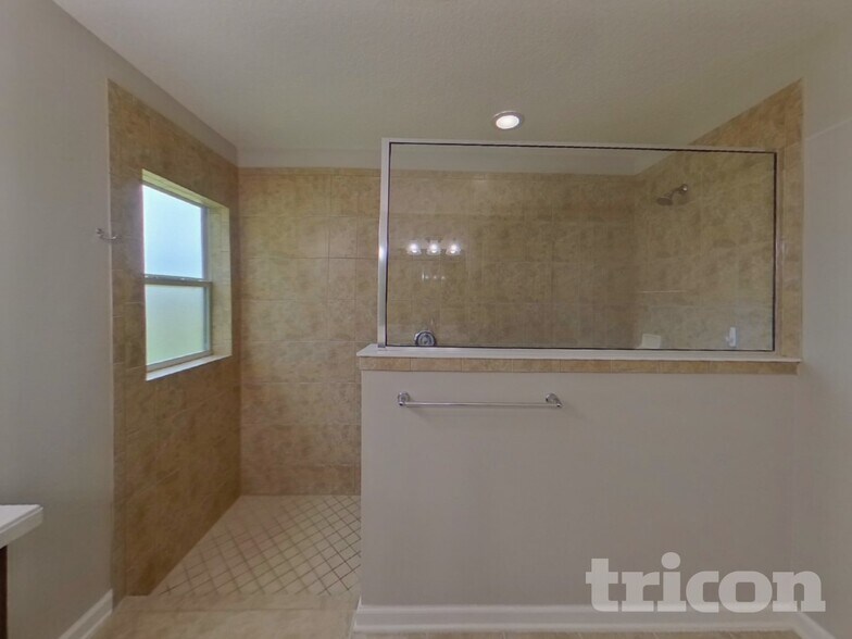 Building Photo - 86301 Fortune Dr