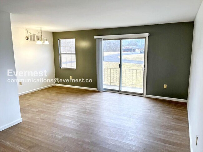 Building Photo - 12806 N Cresap St