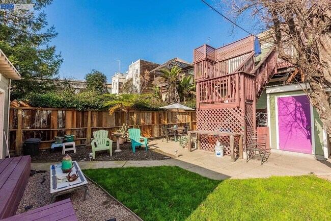 Building Photo - 541 33rd St