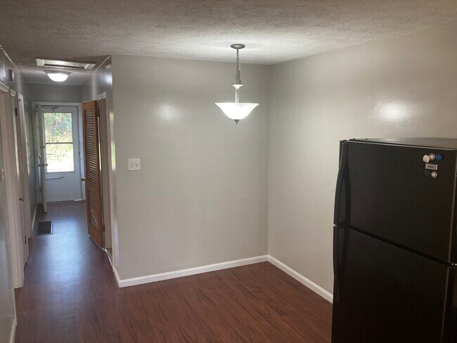 Building Photo - 2208 Winterberry Dr