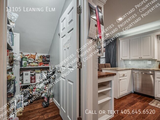 Building Photo - 11105 Leaning Elm Rd