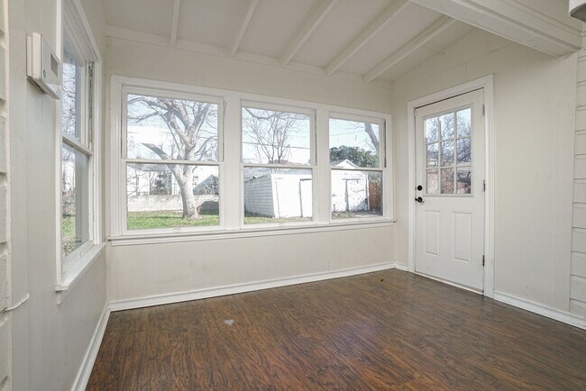 Building Photo - Charming 3-Bedroom Home for Rent in Jefferson Terrace!