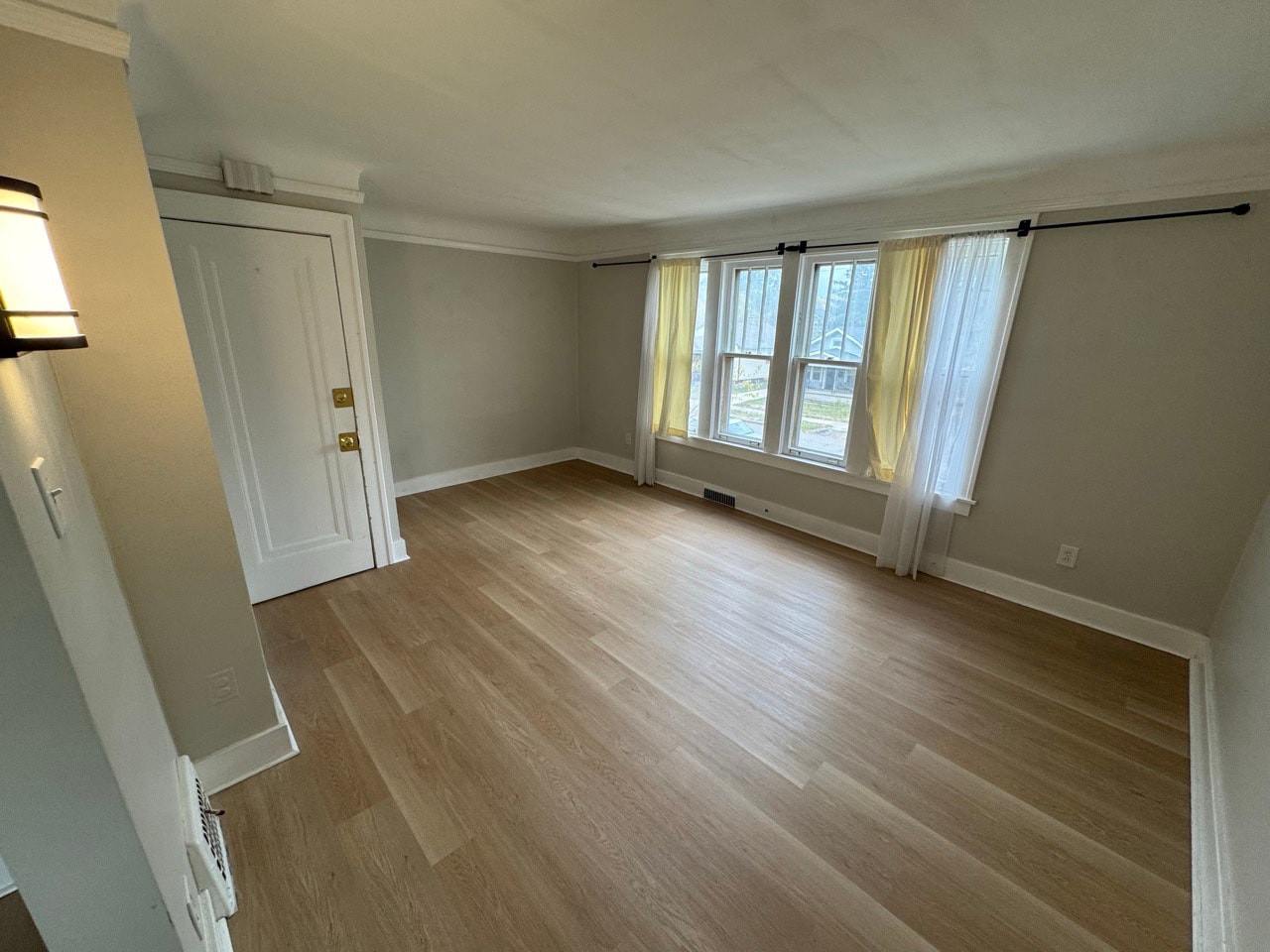 Family Room - 260 Spencer St